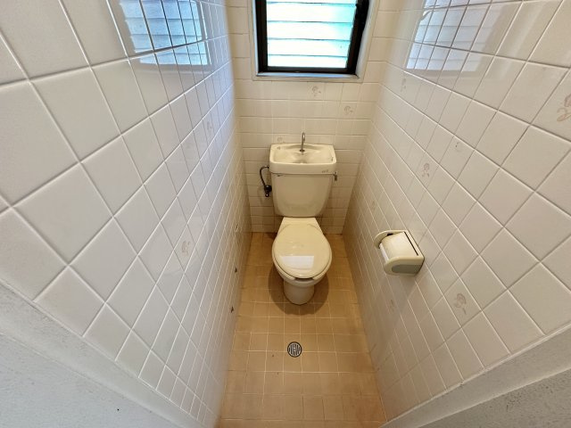 富田林市須賀１丁目　中古戸建のトイレ