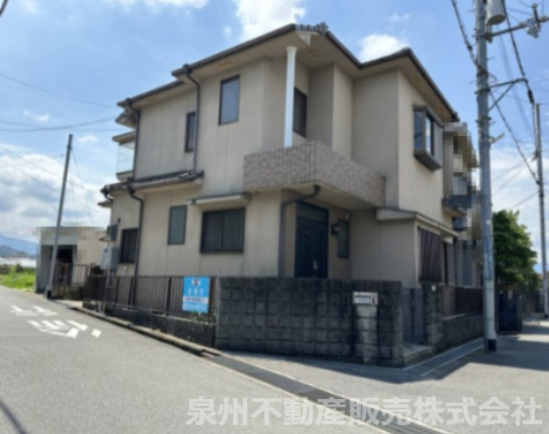 富田林市須賀１丁目　中古戸建の外観|角地に建つ4LDKの戸建♪
外環状線まで車で約2分で通勤やお出かけに便利な立地です◎