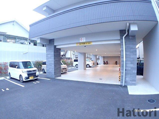 LANI TOYONAKAの駐車場