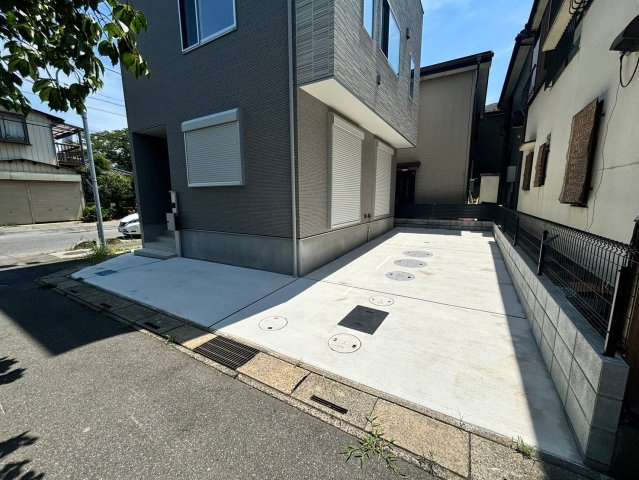 越谷市平方　新築戸建ての駐車場
