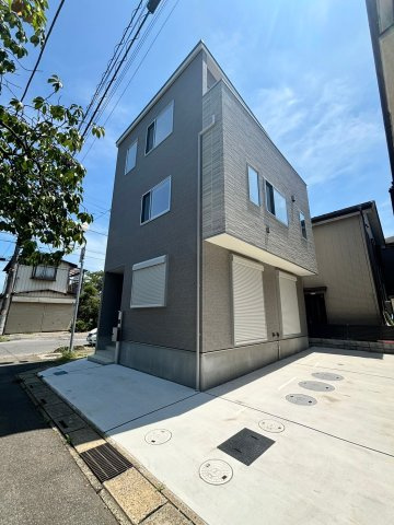 越谷市平方　新築戸建ての外観