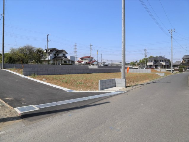 八甫全７区画 （北）ＮＯ,７の前面道路含む現地写真|分譲地全体写真（南東側から撮影）。南側住戸建設前写真。ごみ置場