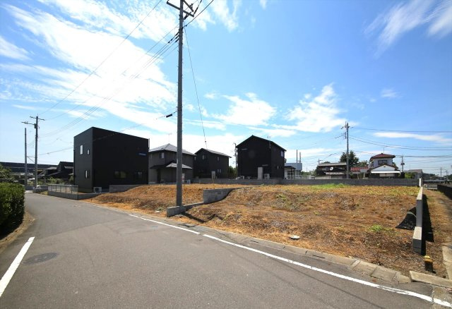 八甫全７区画 （北）ＮＯ,７の前面道路含む現地写真|北東側から撮影。南側住戸建設後写真。