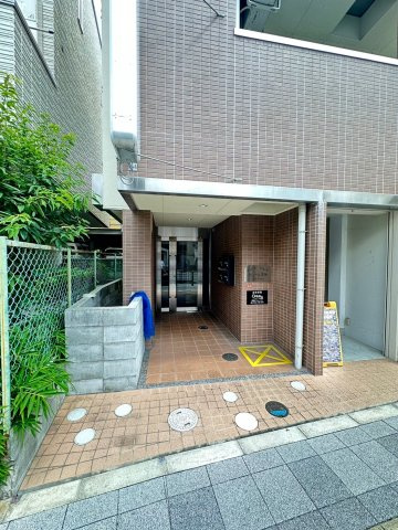クレール天神のエントランス