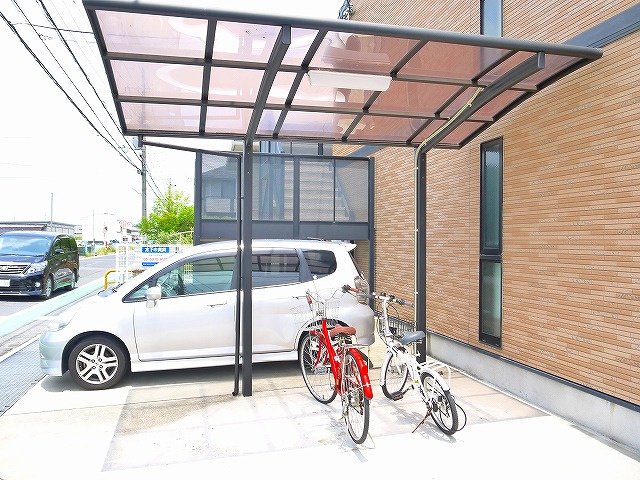 都（西九条町）のその他共用部分|ゆったりとした駐輪スペース。