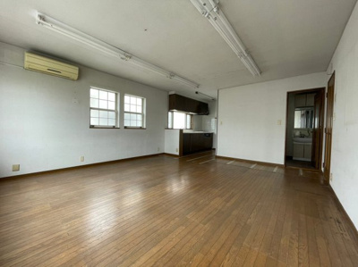 【居間・リビング】 | 桜花台１丁目店舗事務所