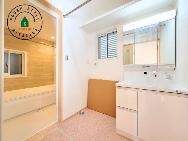 第4下田島平松モデル(5号棟)の脱衣所|ゆとりの洗面スペースで朝の身支度もスムーズに。暮らしを快適に変えるシャワー付洗面台です！