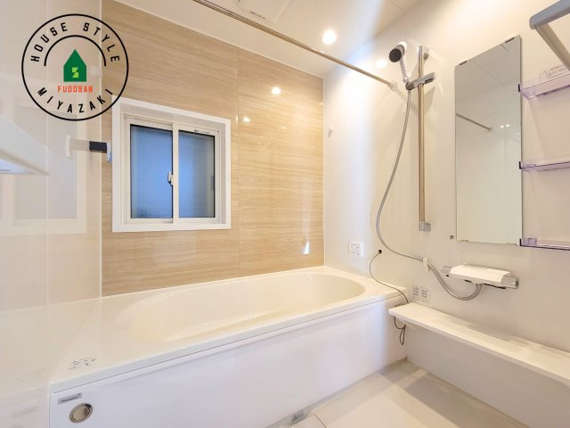 第4下田島平松モデル(5号棟)の浴室|1日の疲れを癒してくれる広々バスルーム。雨の日のお洗濯にも大活躍な浴室乾燥機付です！