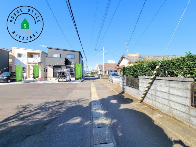 第4下田島平松モデル(5号棟)の前面道路含む現地写真|前面道路です。