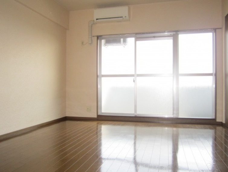 YMクレストの居間・リビング|ゆったり過ごせるリビングです