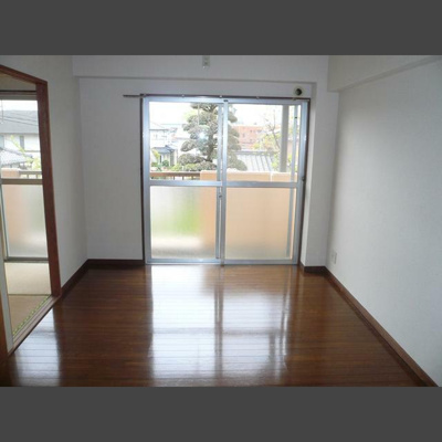 【設備】 | T・Iマンション | こちらの居間で趣味の時間をお楽しみください