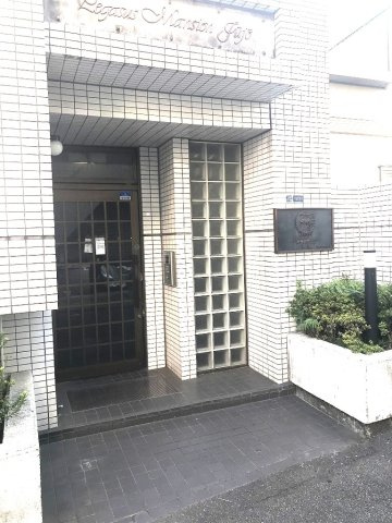 ペガサスマンション十条のエントランス