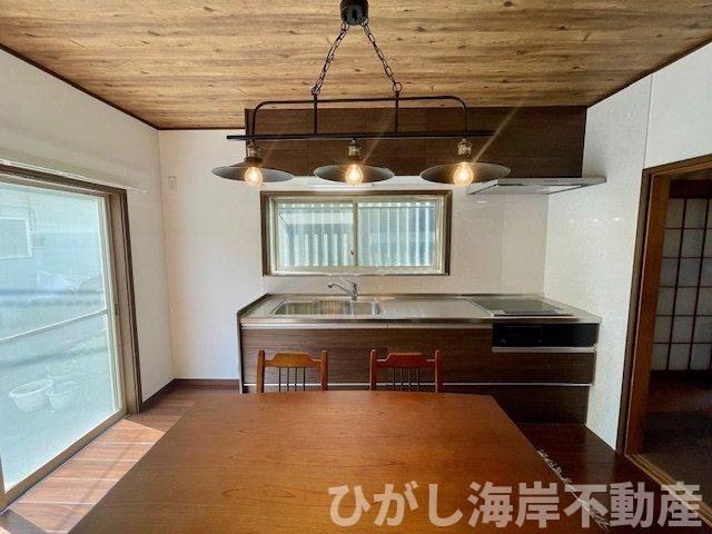 海老名市大谷南4丁目　中古戸建の居間・リビング|新規リフォーム完了！15帖　LDK
