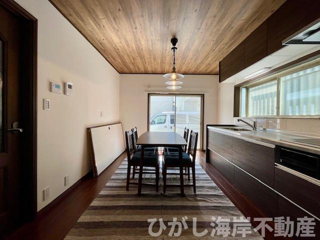 海老名市大谷南4丁目　中古戸建の居間・リビング|新規リフォーム完了！15帖　LDK
