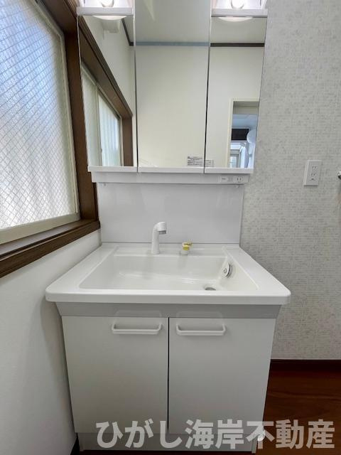 海老名市大谷南4丁目　中古戸建の独立洗面台|新規リフォーム完了！三面鏡化粧台