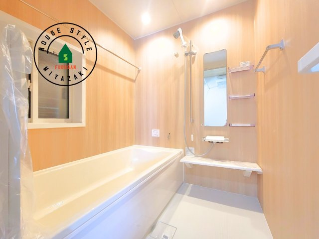 第8本郷南方モデル（2号棟）の浴室|1日の疲れを癒してくれる広々バスルーム。雨の日のお洗濯にも大活躍な浴室乾燥機付です！