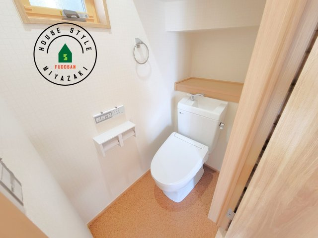 第8本郷南方モデル（2号棟）のトイレ|温水洗浄便座を完備しております。2ヶ所にトイレがあるのは朝の慌ただしい時間も安心です。