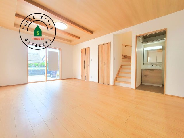 第8本郷南方モデル（2号棟）の居間・リビング|多くの時間を過すことになるリビングだからこそ、いつも穏やかな空間・解放感が味わえ毎日が充実します。