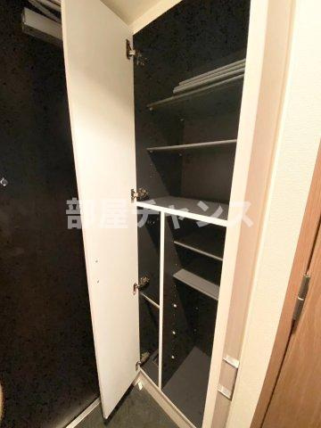 プレサンス丸の内城雅の収納