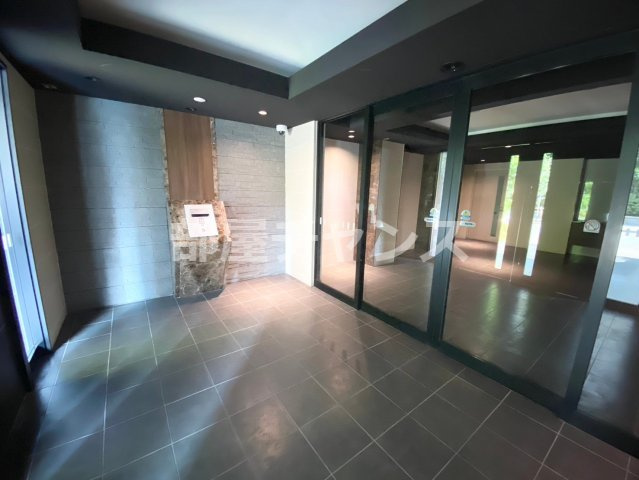 プレサンス丸の内城雅のエントランス