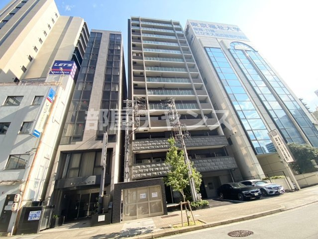 プレサンス丸の内城雅の外観