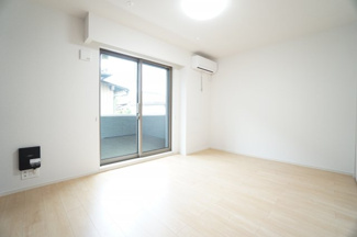 【洋室】 | ココ　アムール | ※同物件・同タイプの写真です。(※写真は中部屋です。)