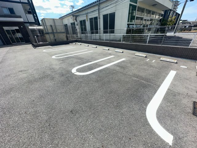 クレールの駐車場