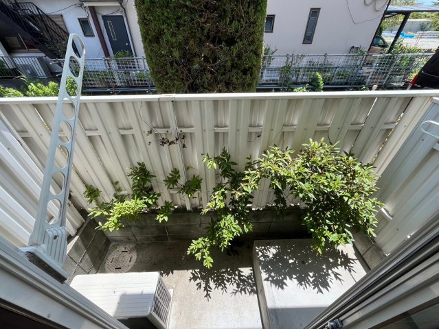 寝屋川市本町のアパートのバルコニー