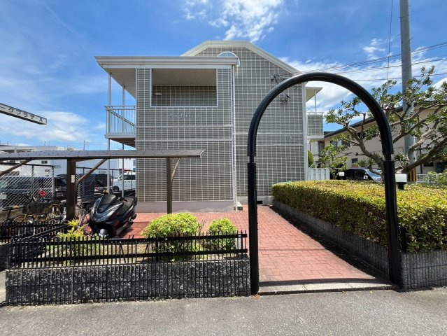 寝屋川市本町のアパートのエントランス