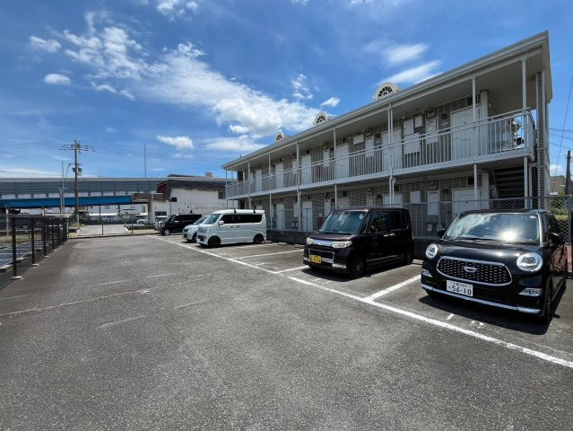 寝屋川市本町のアパートの駐車場