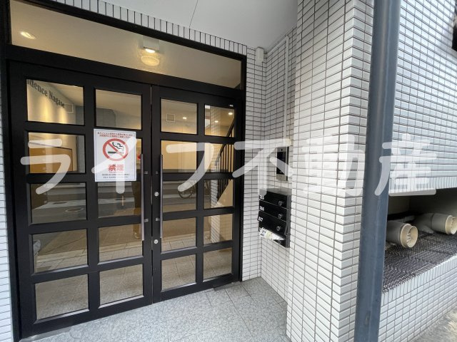 バッハレジデンス長瀬のエントランス|毎日通るエントランスはこのようになっています