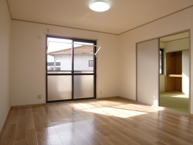 コスモス・ガーデンの居間・リビング