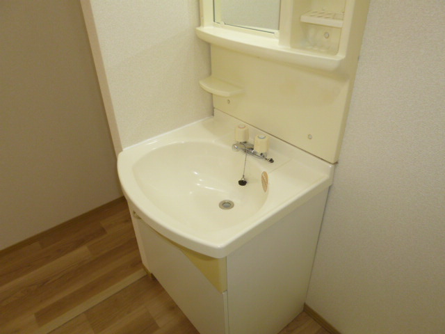 コスモス・ガーデンの独立洗面台|洗髪洗面化粧台に変更