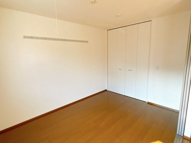 サン アレキの洋室