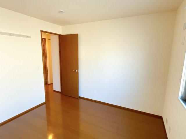 サン アレキの洋室
