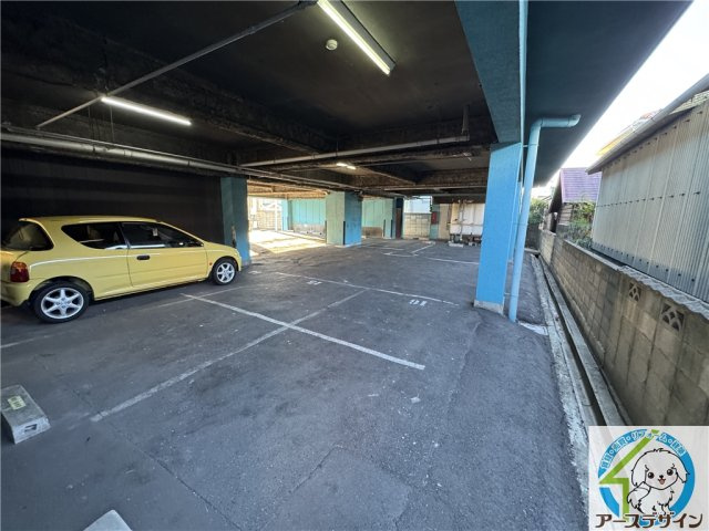 プレアールシラミズの駐車場