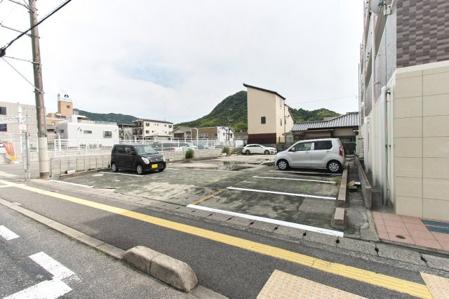 森岡駐車場（広中町）