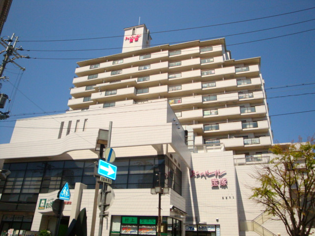 ユニベール宝塚の外観