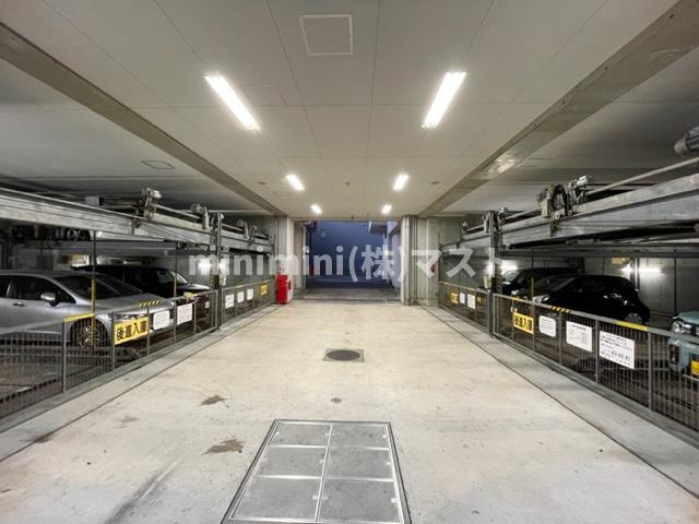 フロンティアタワー日本橋の駐車場