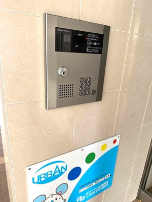 【エントランス】 | ラフィーネたまプラーザ | 防犯対策に有効なオートロック付きのエントランスです！一人暮らしの方も安心ですね♪