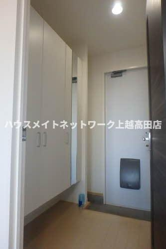 ディアスビーネ高田の玄関|玄関（参考同型101号室室内写真）