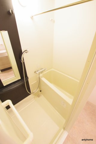 エスリード南森町　仲介手数料無料の浴室