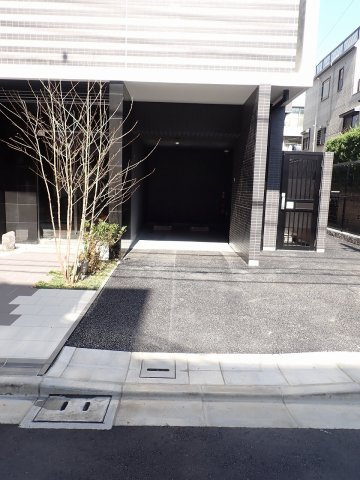 ステージファースト田端アジールコートの駐車場