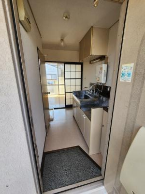 瀬戸畑ハイツの内装|玄関から～