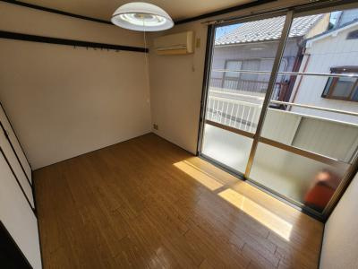 瀬戸畑ハイツの洋室