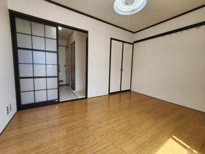 瀬戸畑ハイツの寝室|洋室