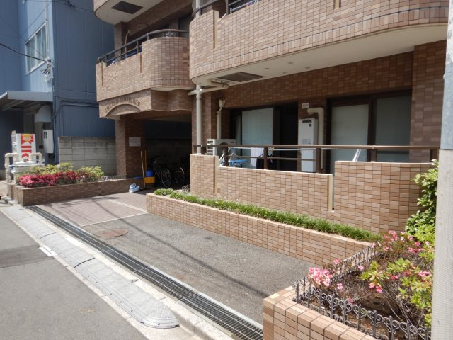 朝日プラザ荒川遊園のエントランス