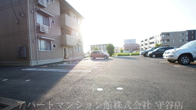 コンフォールYの駐車場