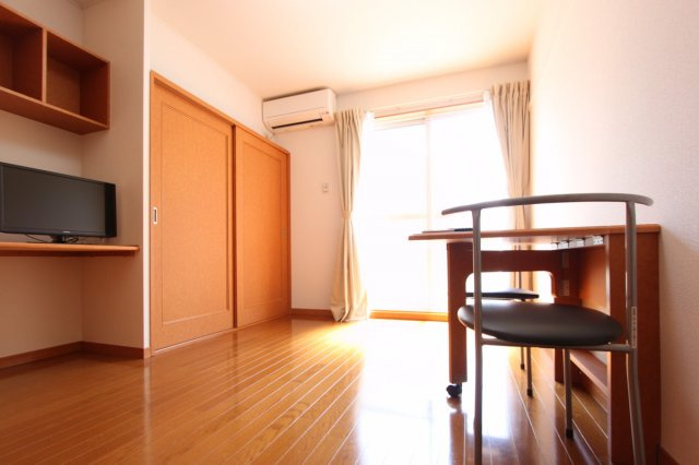 レオパレス国分寺の居間・リビング|1Ｆのお部屋はフローリング