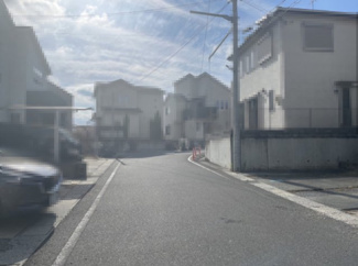【前面道路含む現地写真】